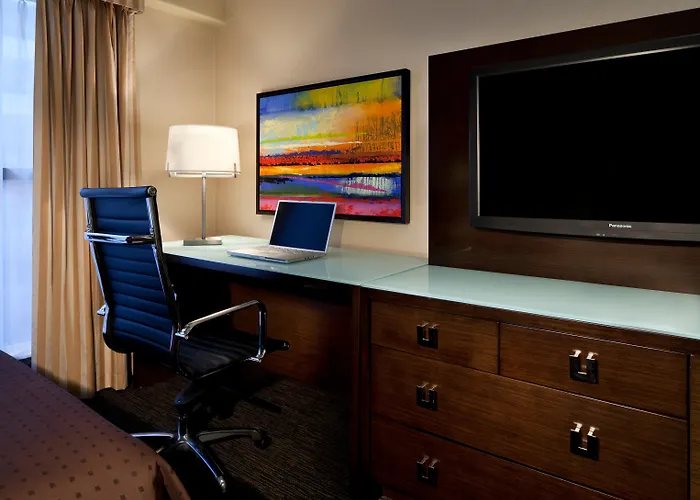 Holiday Inn & Suites Downtown By Ihg